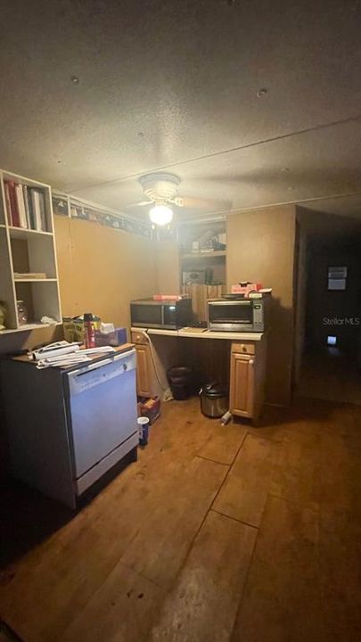 For Sale: $85,000 (3 beds, 2 baths, 1318 Square Feet)