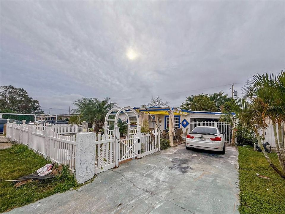 For Sale: $450,000 (3 beds, 1 baths, 1895 Square Feet)