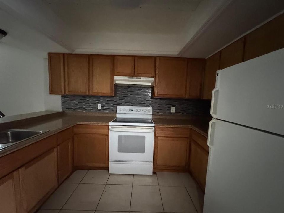 For Rent: $1,400 (2 beds, 1 baths, 996 Square Feet)