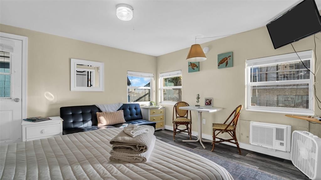 Sitting area, kitchenette an queen murphy bed.