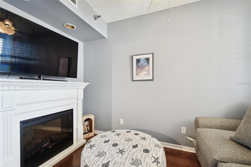 For Sale: $399,900 (3 beds, 2 baths, 1415 Square Feet)