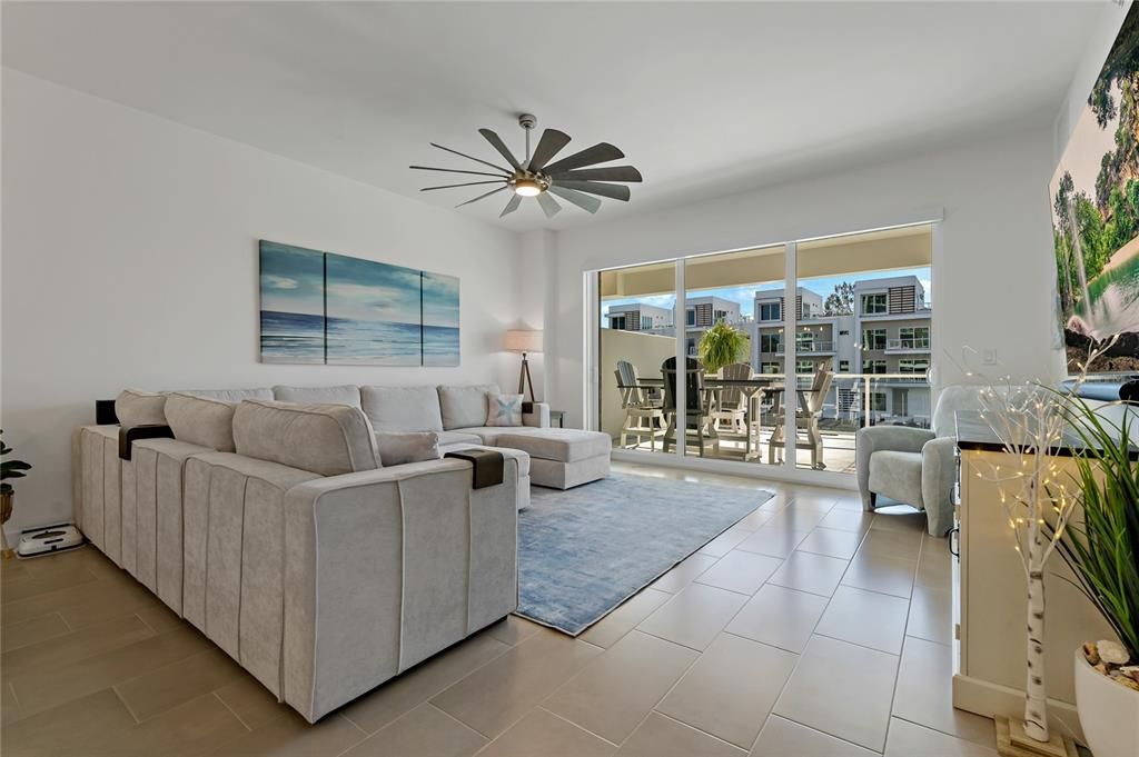 Active With Contract: $825,000 (3 beds, 2 baths, 1789 Square Feet)