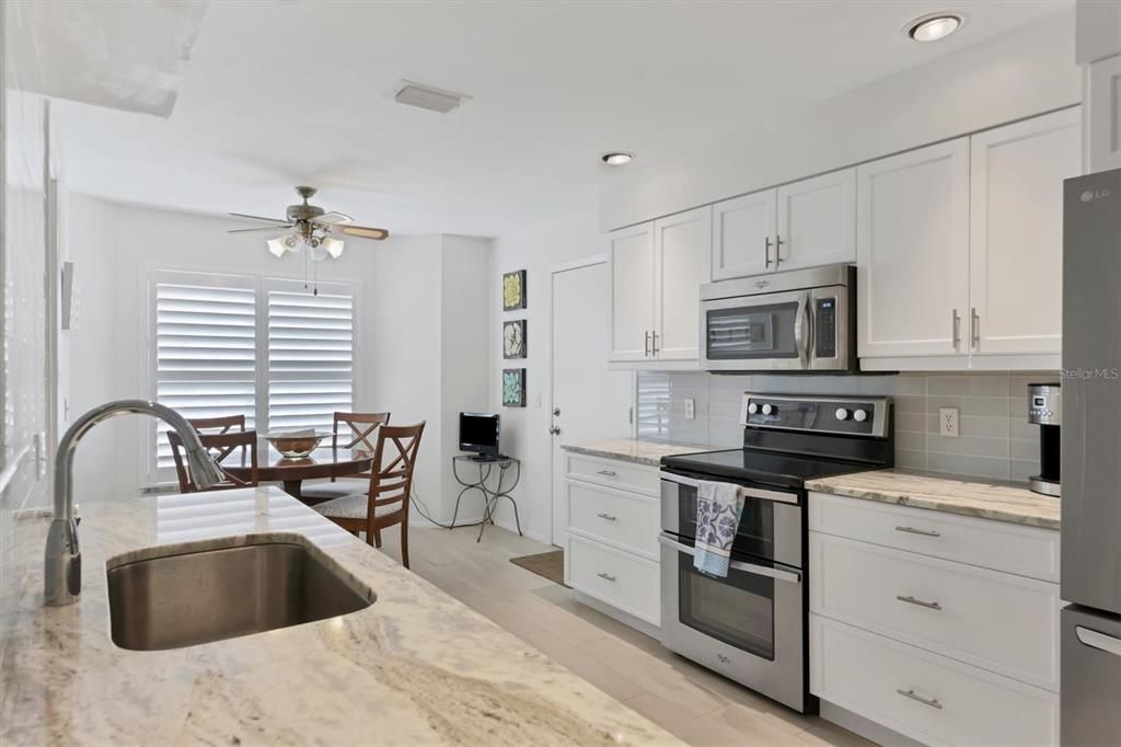 For Sale: $369,000 (2 beds, 2 baths, 1576 Square Feet)