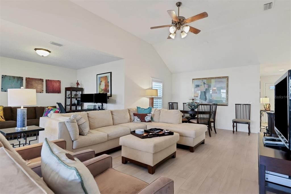 For Sale: $369,000 (2 beds, 2 baths, 1576 Square Feet)