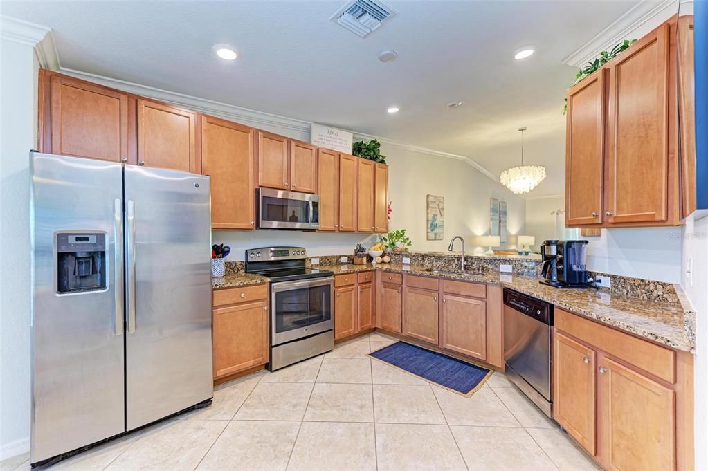 For Sale: $409,999 (2 beds, 2 baths, 1716 Square Feet)