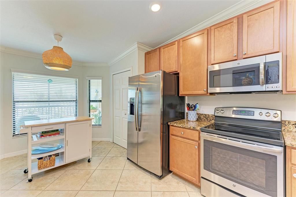 For Sale: $409,999 (2 beds, 2 baths, 1716 Square Feet)