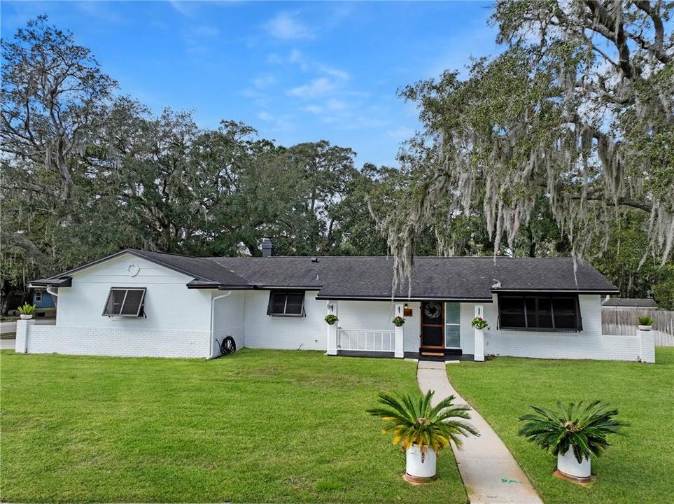 For Sale: $515,000 (3 beds, 2 baths, 1984 Square Feet)