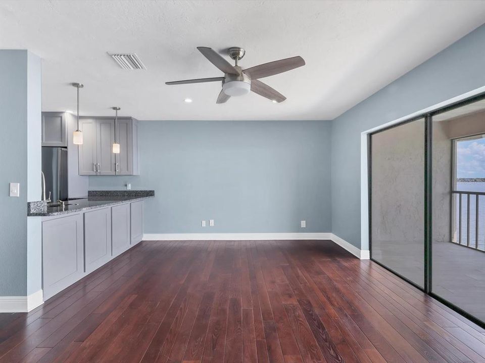 For Rent: $2,350 (2 beds, 2 baths, 1079 Square Feet)