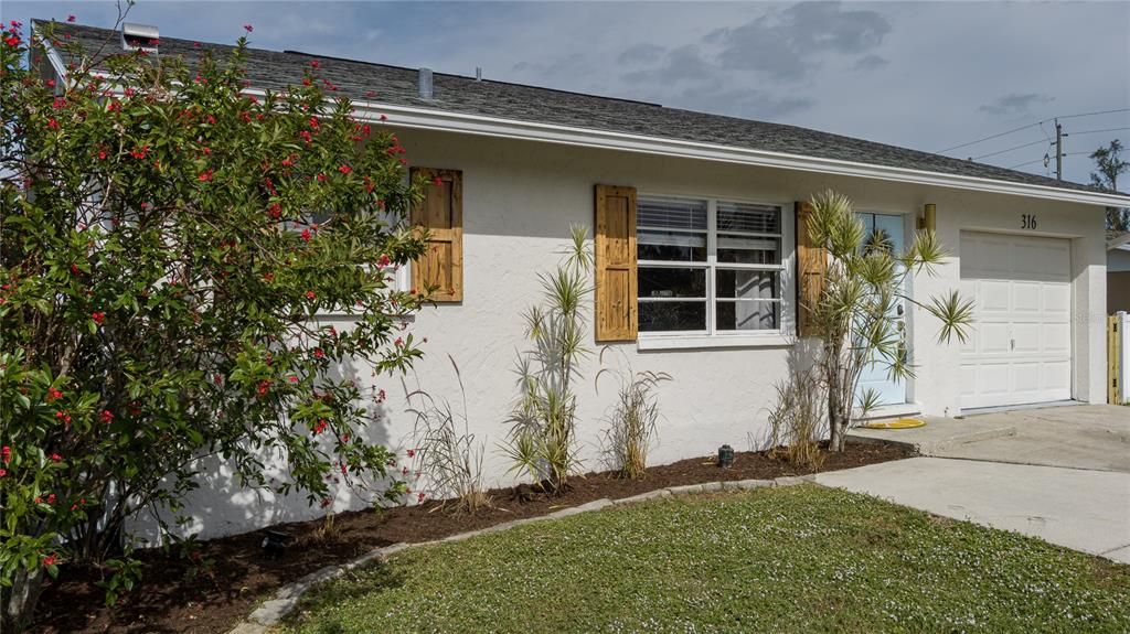 For Sale: $340,000 (3 beds, 1 baths, 1156 Square Feet)