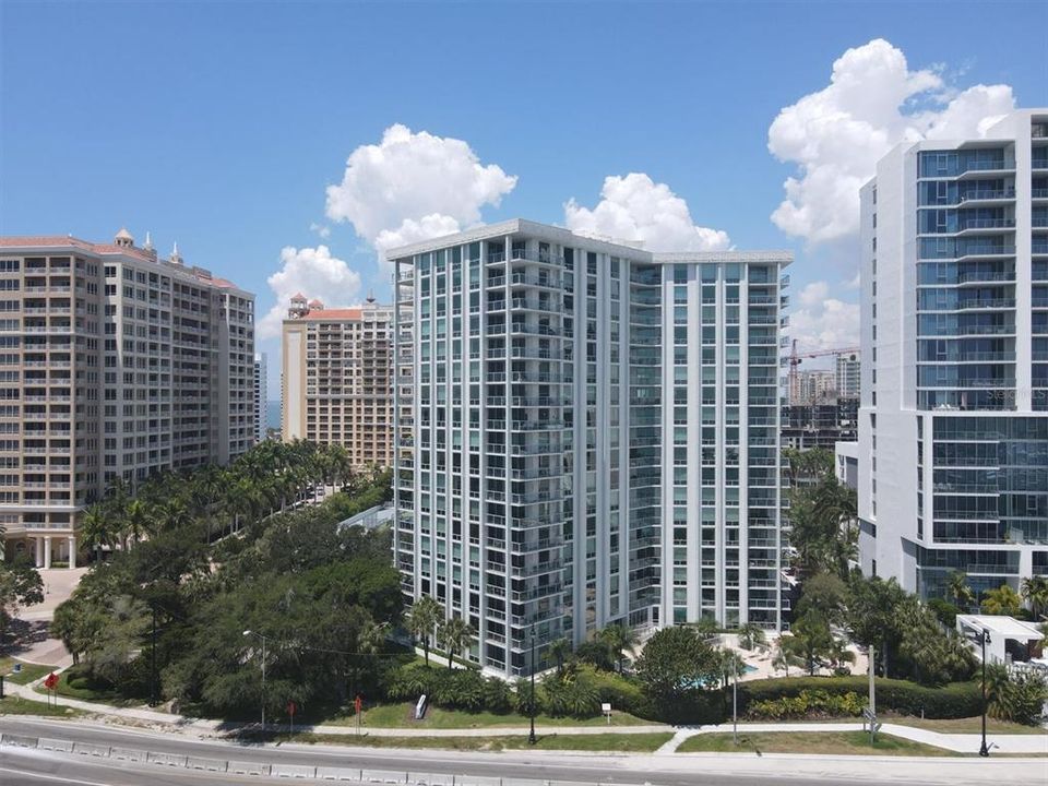 For Sale: $1,120,000 (2 beds, 2 baths, 1575 Square Feet)