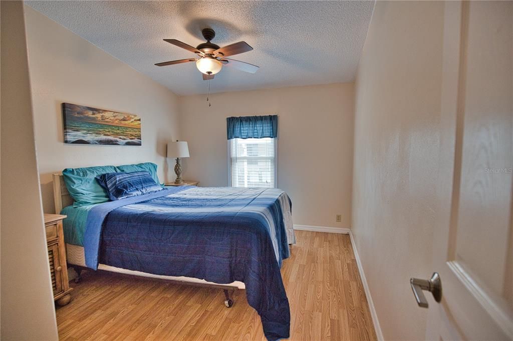 For Sale: $158,850 (2 beds, 2 baths, 959 Square Feet)