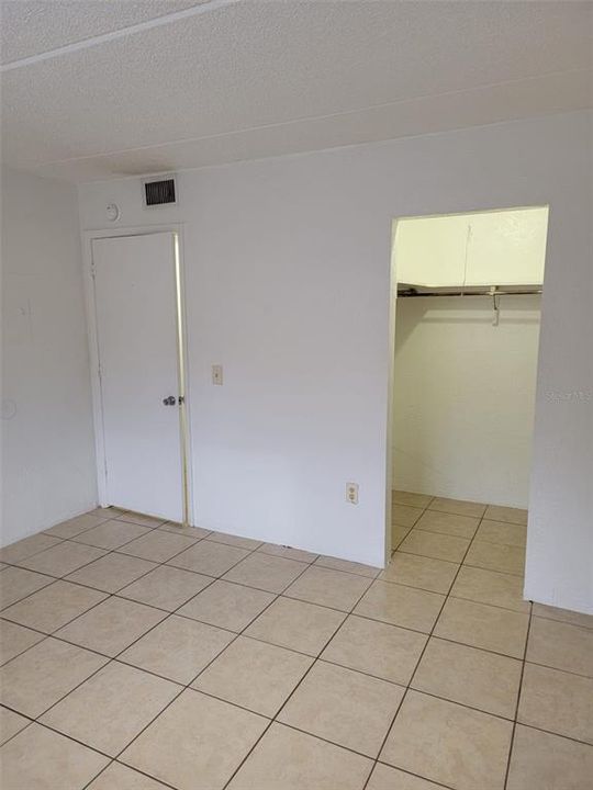 For Rent: $1,025 (2 beds, 1 baths, 900 Square Feet)