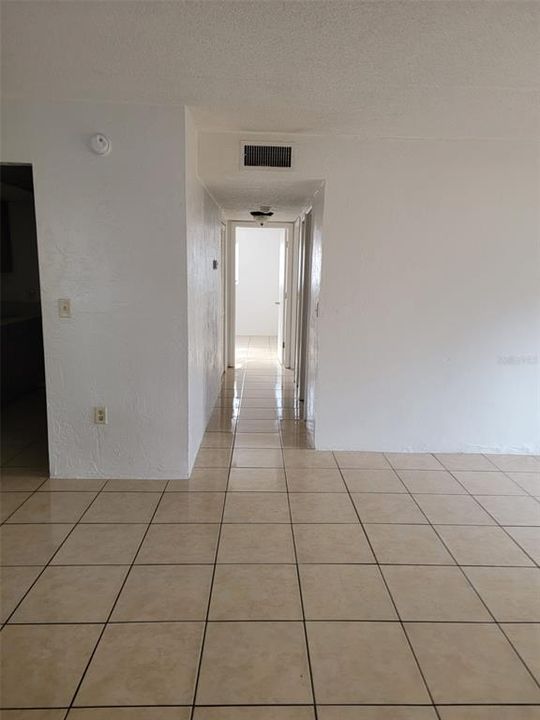 For Rent: $1,025 (2 beds, 1 baths, 900 Square Feet)