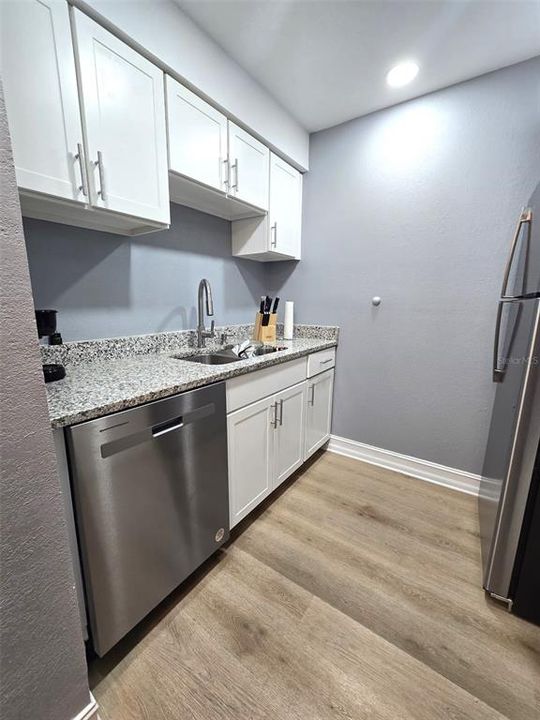 For Rent: $2,050 (2 beds, 2 baths, 912 Square Feet)