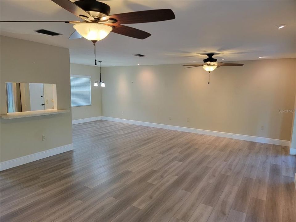 For Sale: $319,900 (2 beds, 2 baths, 1180 Square Feet)