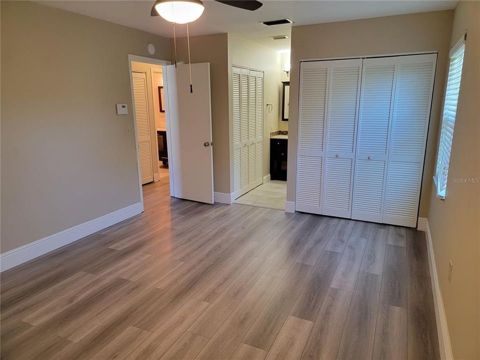 For Sale: $319,900 (2 beds, 2 baths, 1180 Square Feet)