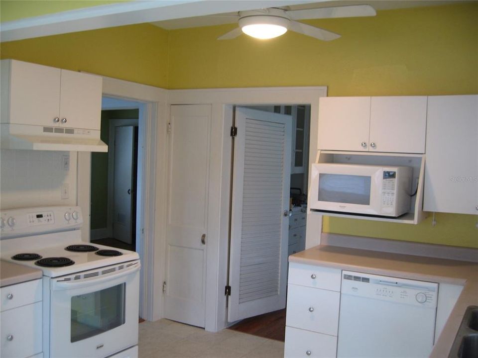 For Rent: $2,500 (2 beds, 1 baths, 1116 Square Feet)