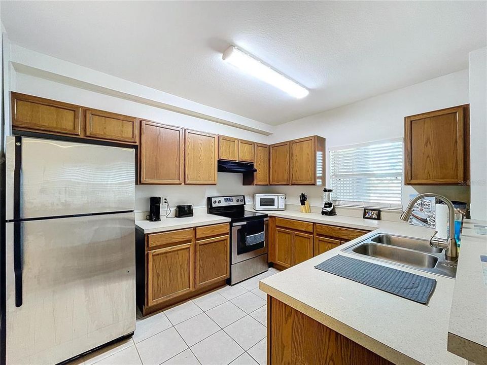 For Sale: $285,000 (2 beds, 2 baths, 1241 Square Feet)