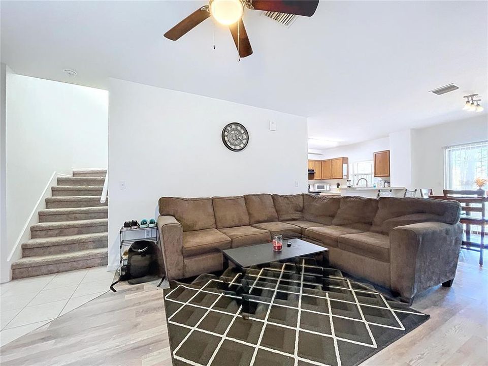 For Sale: $285,000 (2 beds, 2 baths, 1241 Square Feet)