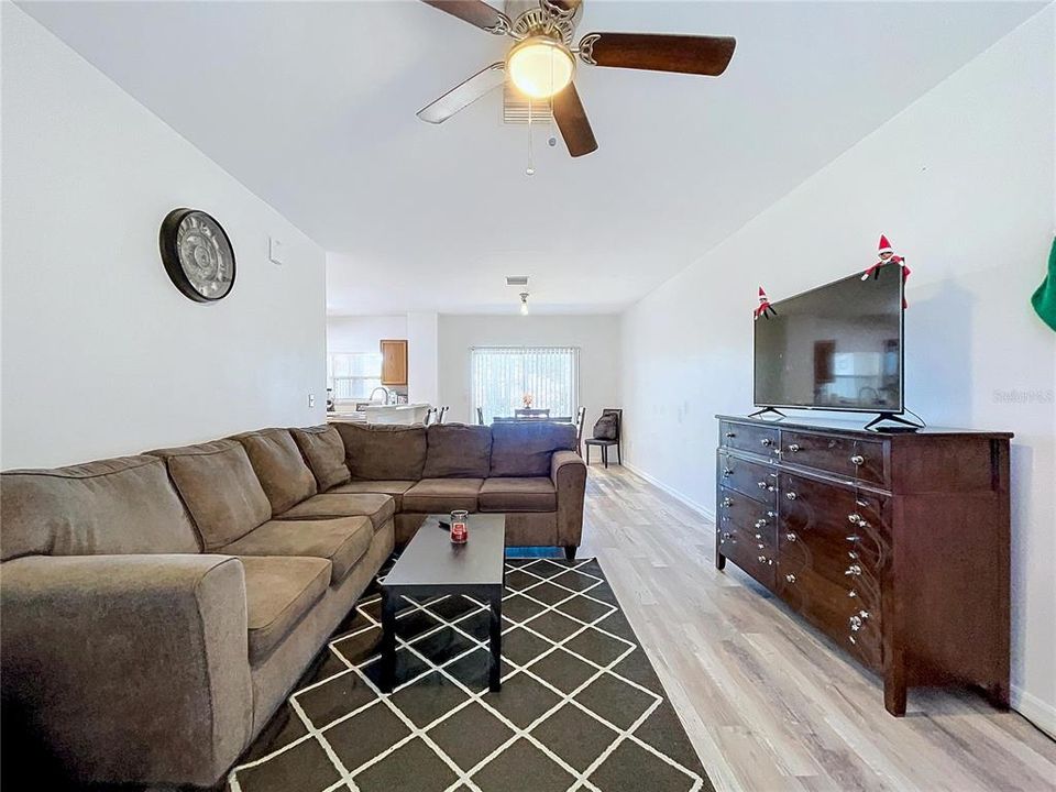 For Sale: $285,000 (2 beds, 2 baths, 1241 Square Feet)