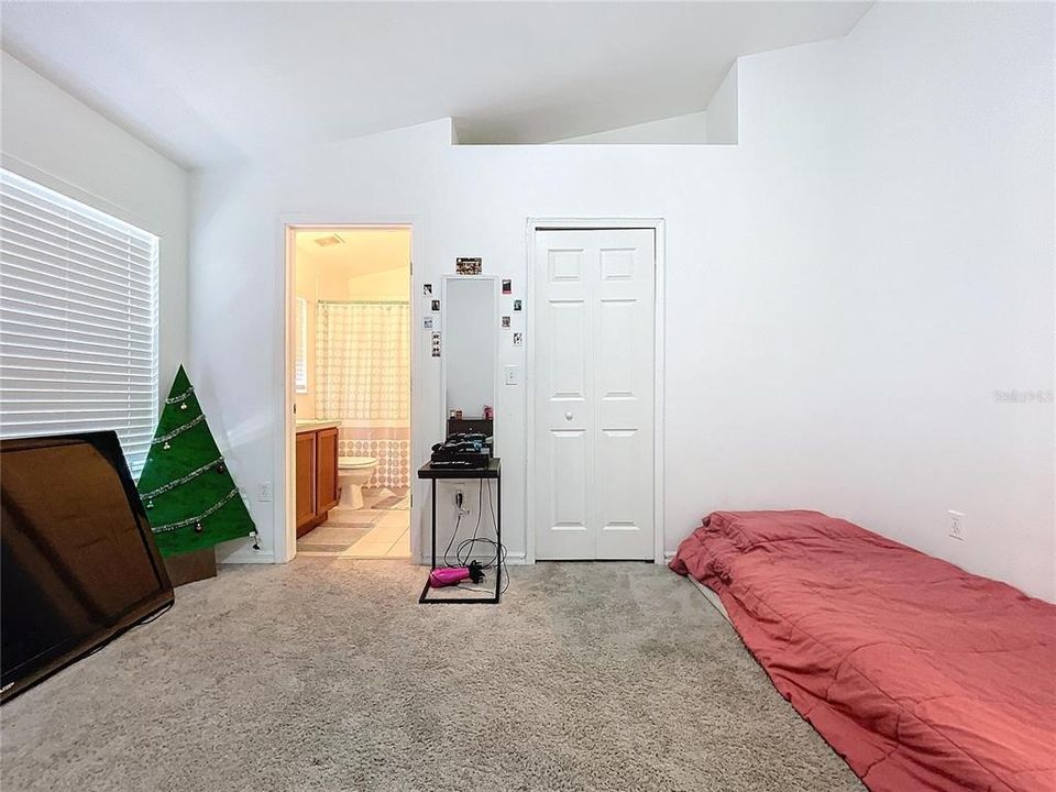 For Sale: $285,000 (2 beds, 2 baths, 1241 Square Feet)