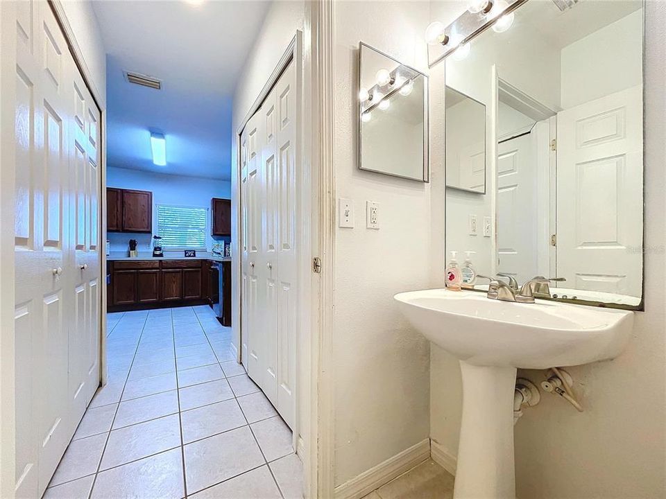 For Sale: $285,000 (2 beds, 2 baths, 1241 Square Feet)