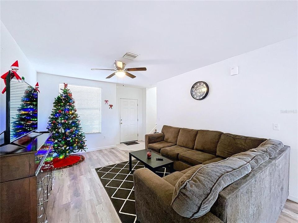 For Sale: $285,000 (2 beds, 2 baths, 1241 Square Feet)