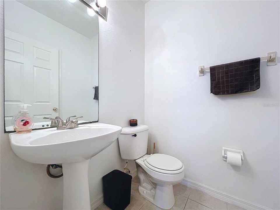 For Sale: $285,000 (2 beds, 2 baths, 1241 Square Feet)