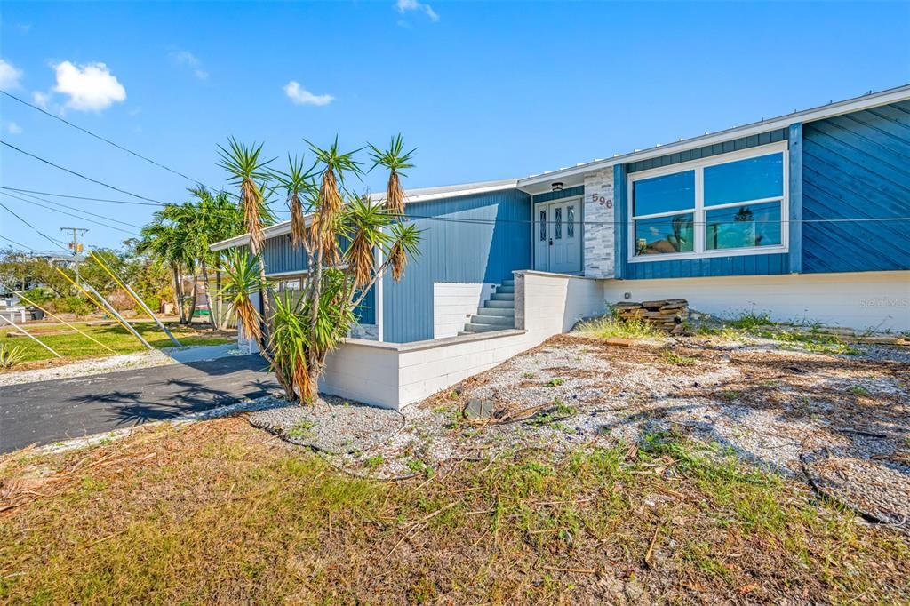 For Sale: $1,700,000 (3 beds, 2 baths, 1768 Square Feet)