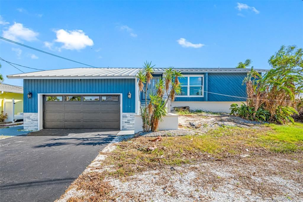 For Sale: $1,700,000 (3 beds, 2 baths, 1768 Square Feet)