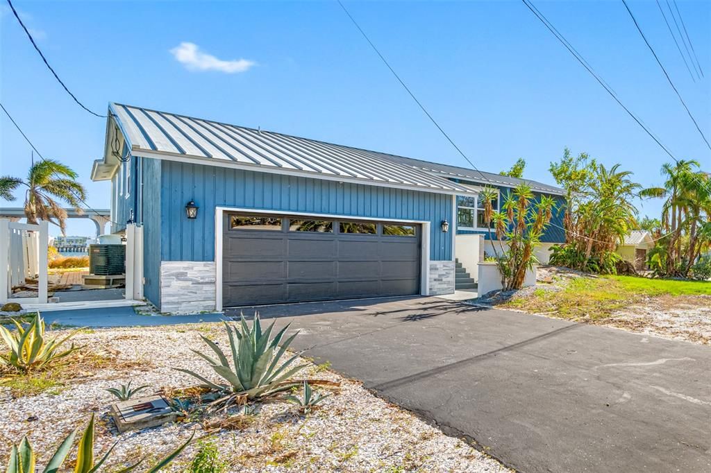 For Sale: $1,700,000 (3 beds, 2 baths, 1768 Square Feet)