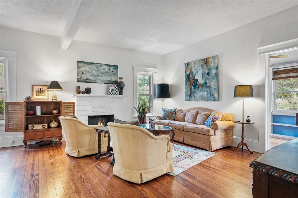 Active With Contract: $750,000 (3 beds, 2 baths, 1894 Square Feet)