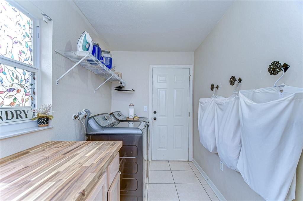 LAUNDRY ROOM