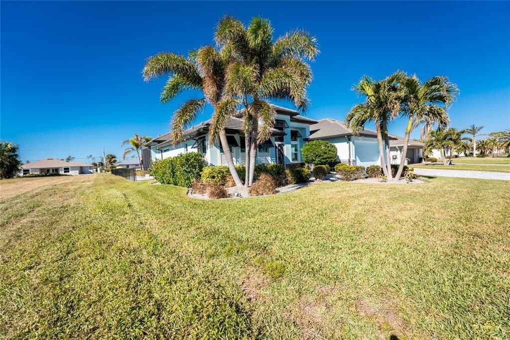 Extra Large Fenced Backyard