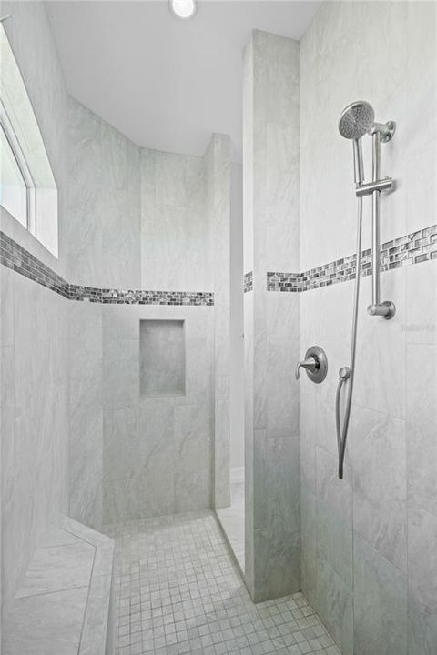 Shower with seating