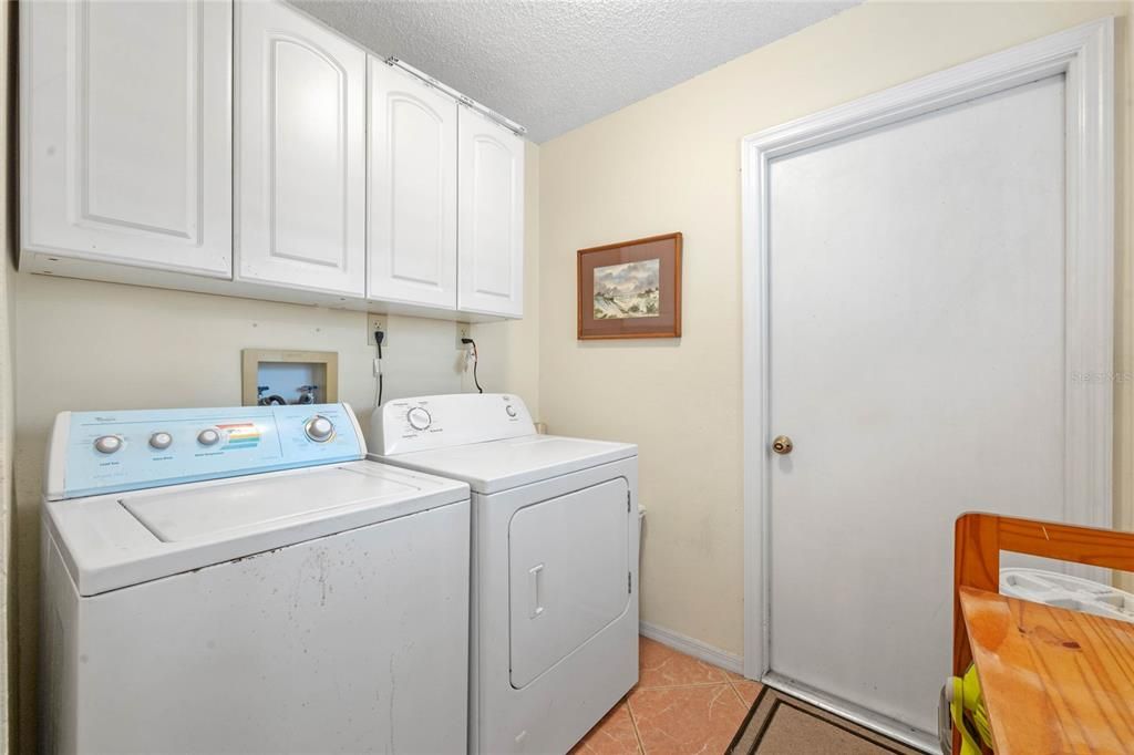 For Sale: $350,000 (2 beds, 2 baths, 1264 Square Feet)