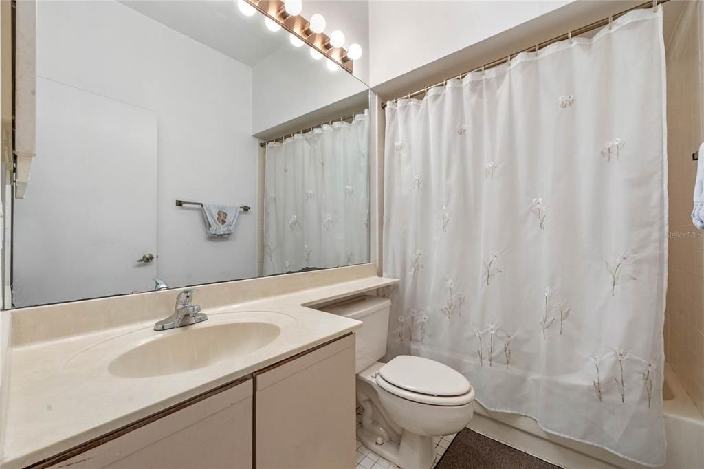 For Sale: $350,000 (2 beds, 2 baths, 1264 Square Feet)