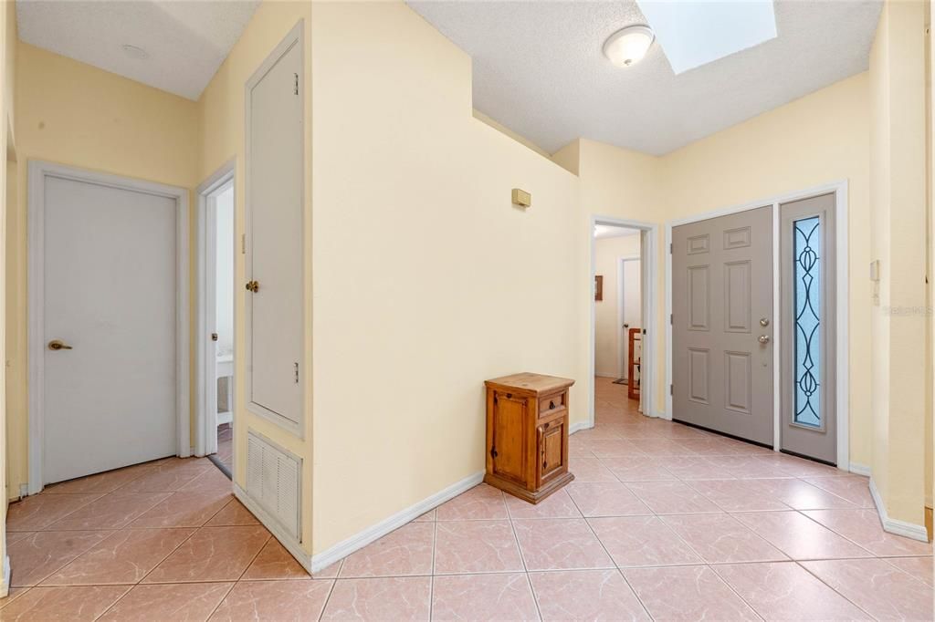 For Sale: $350,000 (2 beds, 2 baths, 1264 Square Feet)