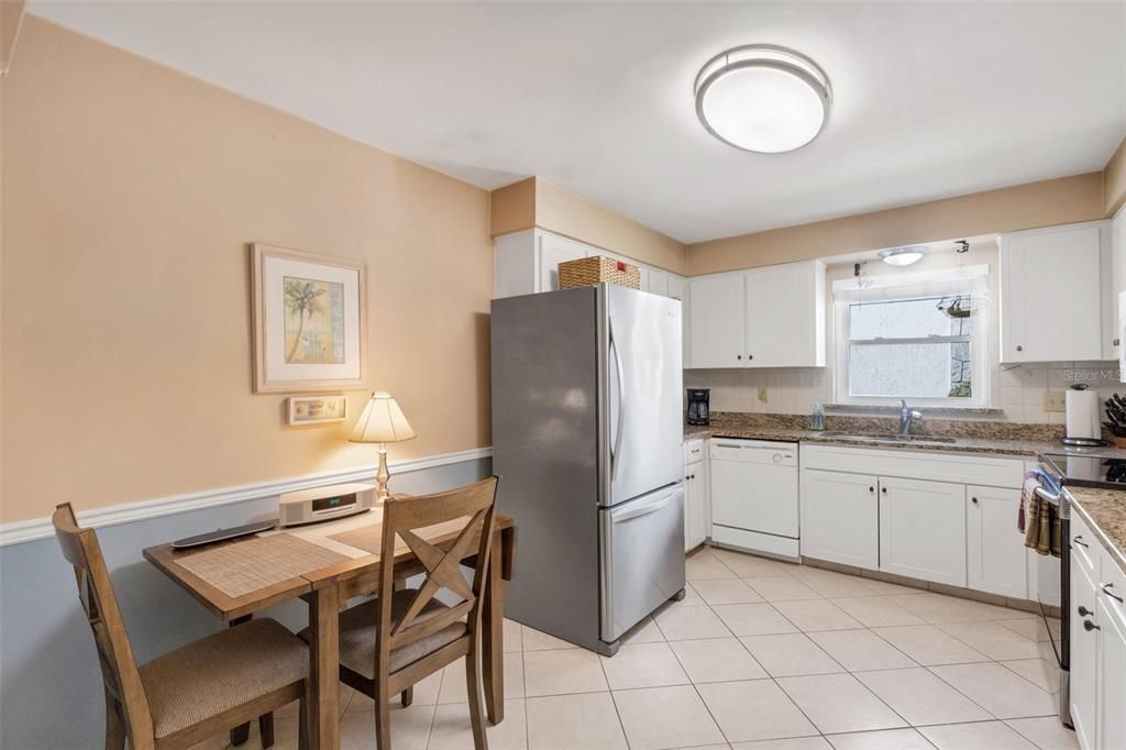 For Sale: $349,900 (2 beds, 2 baths, 1472 Square Feet)