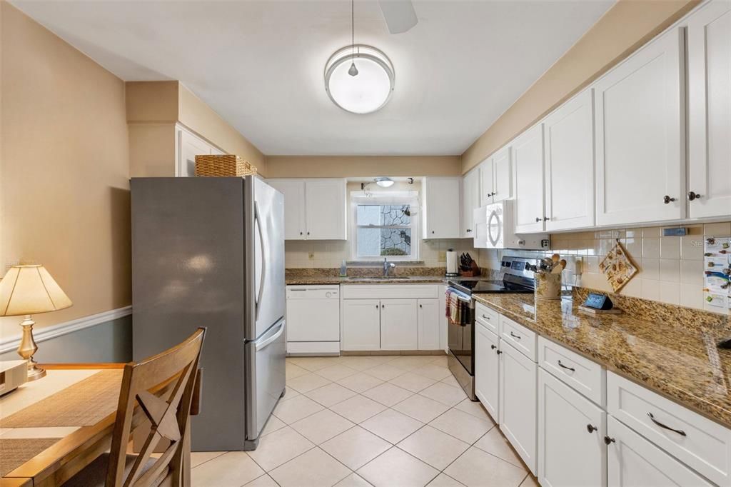 For Sale: $349,900 (2 beds, 2 baths, 1472 Square Feet)