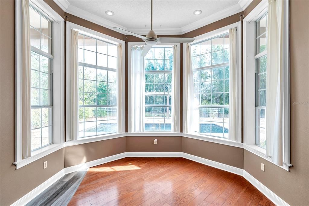 Dining room with wet bar