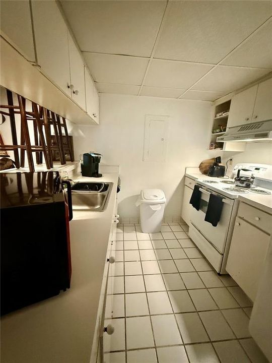 For Sale: $110,000 (1 beds, 1 baths, 974 Square Feet)