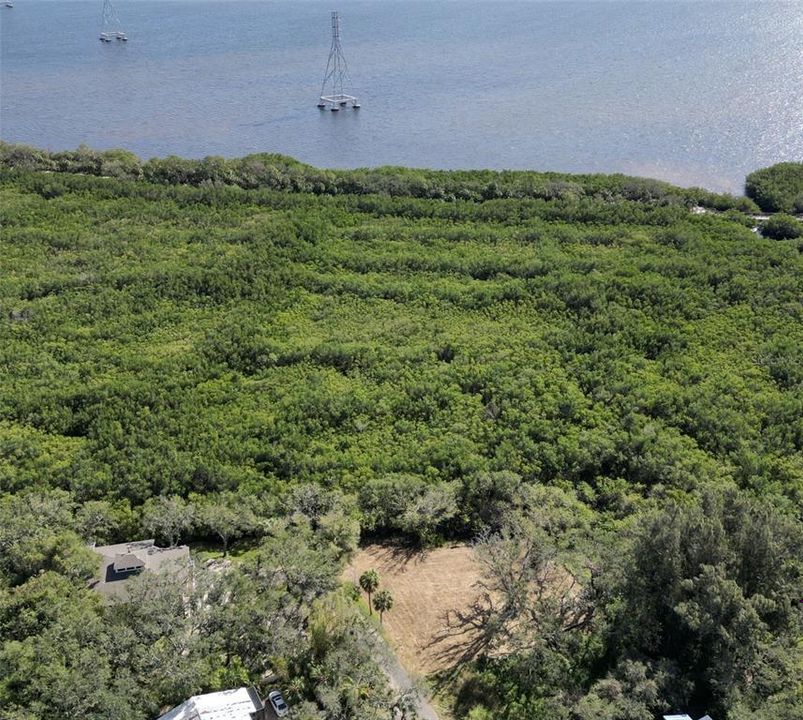 На продажу: $399,000 (0.61 acres)