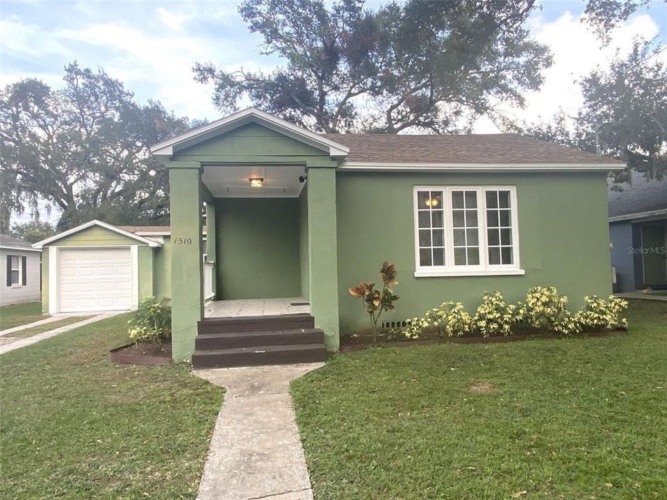 For Rent: $1,850 (3 beds, 2 baths, 984 Square Feet)