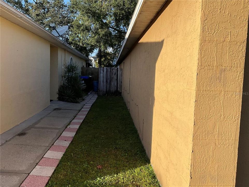 For Rent: $2,450 (3 beds, 2 baths, 1292 Square Feet)