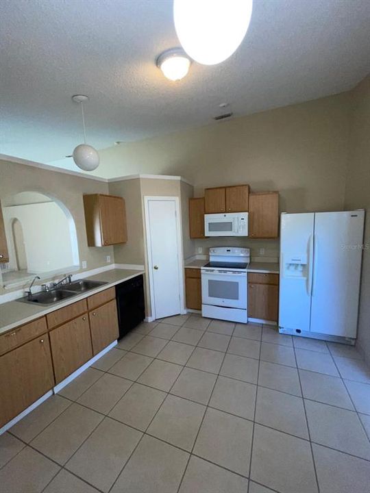 For Rent: $2,450 (3 beds, 2 baths, 1292 Square Feet)