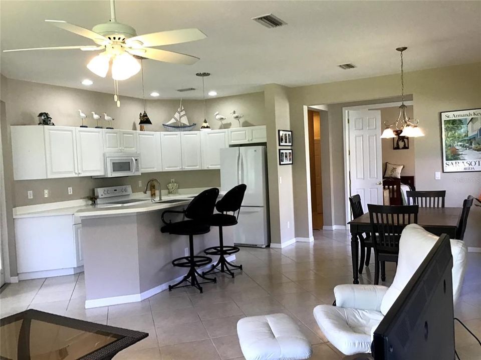 For Sale: $319,900 (2 beds, 2 baths, 1448 Square Feet)