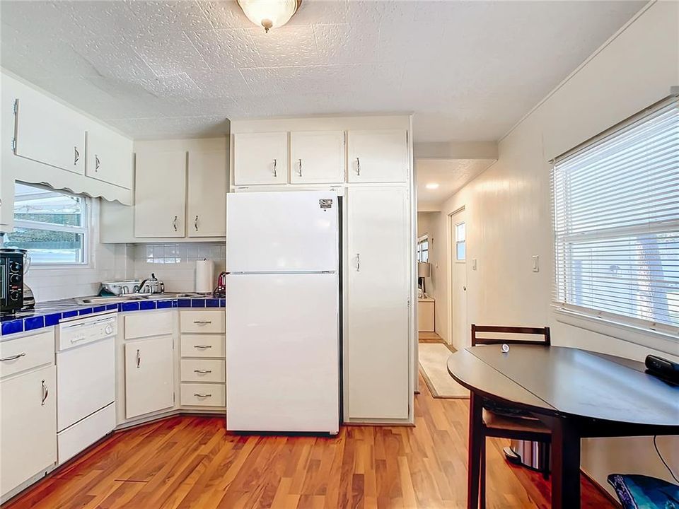 For Sale: $69,900 (1 beds, 1 baths, 576 Square Feet)