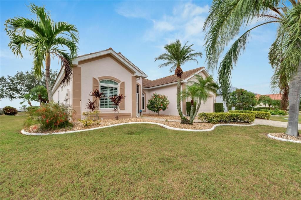 For Sale: $495,000 (3 beds, 2 baths, 1903 Square Feet)