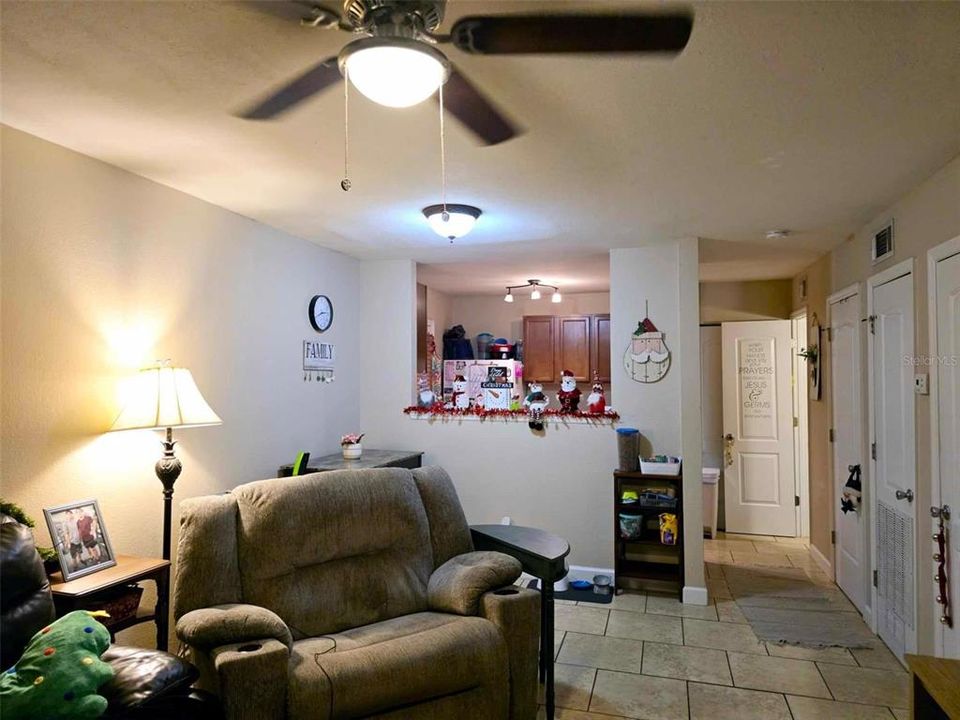 For Sale: $162,900 (2 beds, 1 baths, 920 Square Feet)